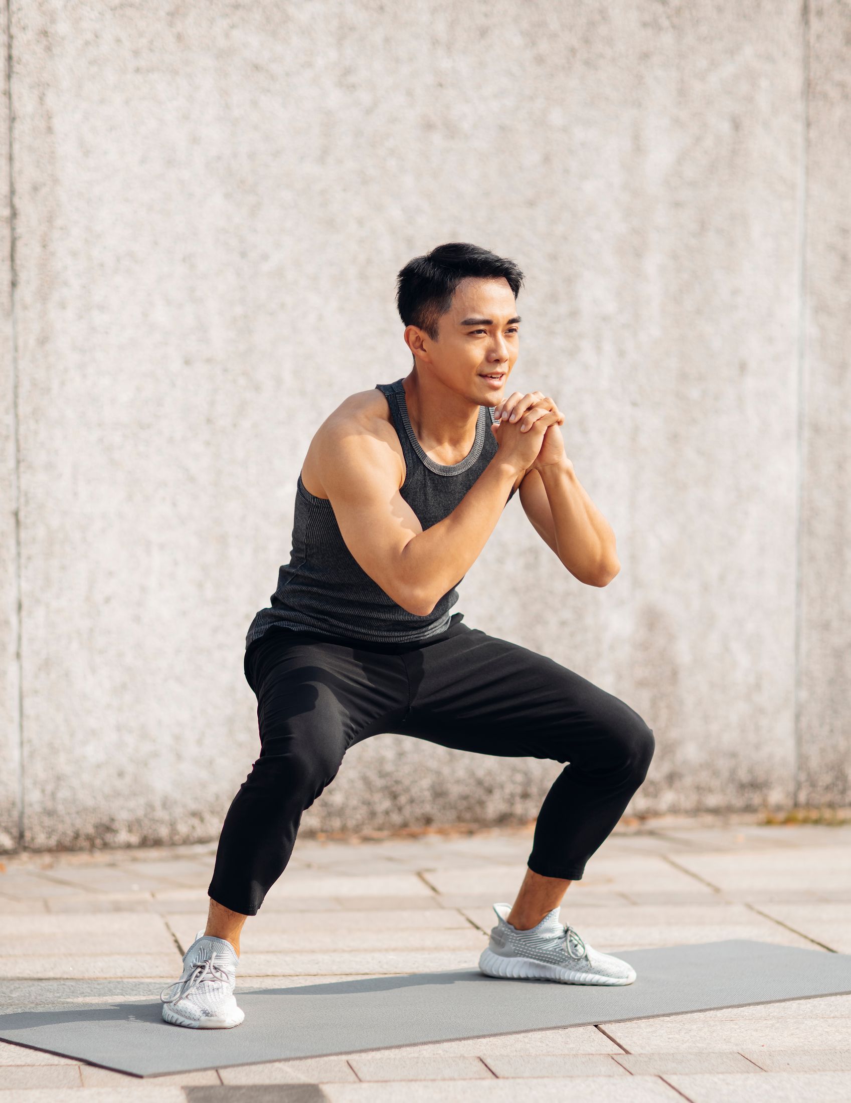 performance medicine ardmore feature - man doing a squat